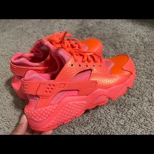 Nike WOMENS huarache neon pink size 6